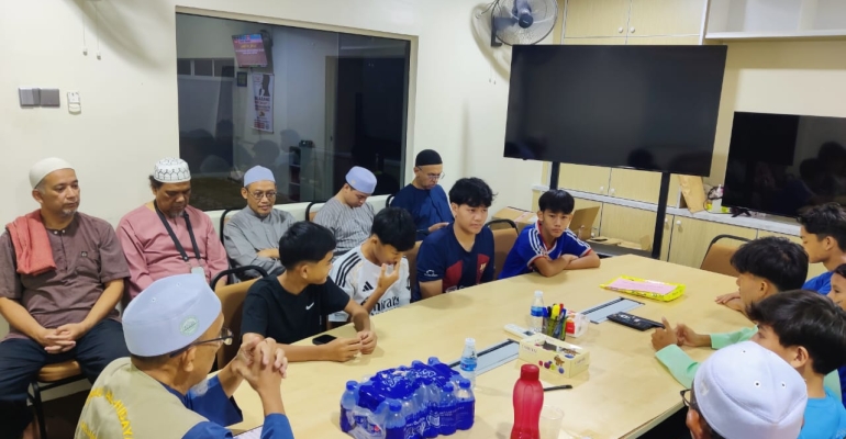 Penghargaan Saguhati kepada Pasukan Nadi SAH di Surau Al-Hidayah